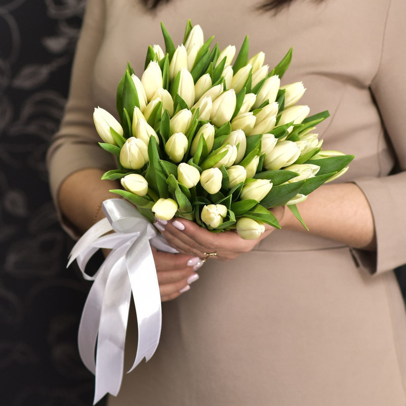 51 white tulip with satin ribbon, standart