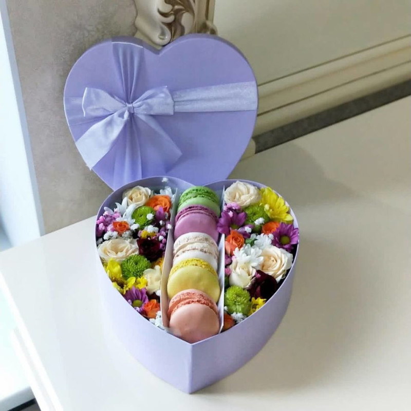 Gift box heart with flowers and macaroni, standart
