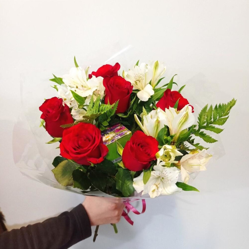 Bouquet with alstroemeria and red roses, standart