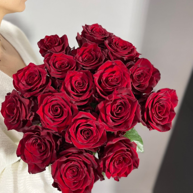 Bouquet of red Ecuadorian roses, standart