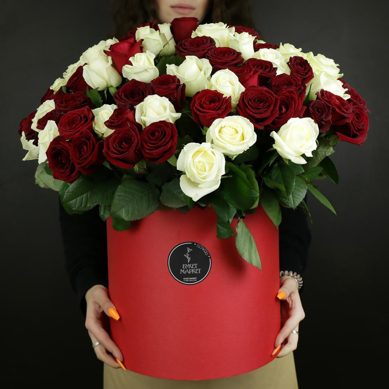 BOUQUET FROM 101 RED AND WHITE ROSES IN A HAT BOX, standart