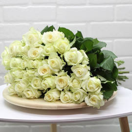 Bouquet of 31 white roses 50 cm