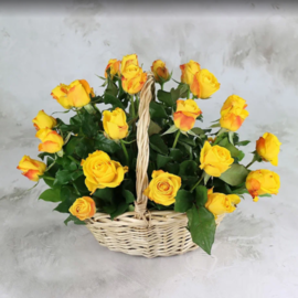 25 желтых роз 40 см в корзине