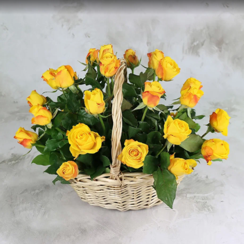 25 yellow roses 40 cm in a basket, standart