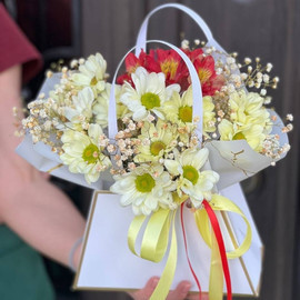 Букет цветов в сумочке