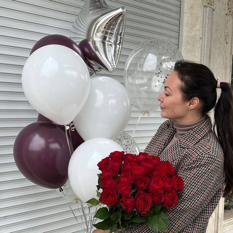 Bouquet of red roses with balloons, standart