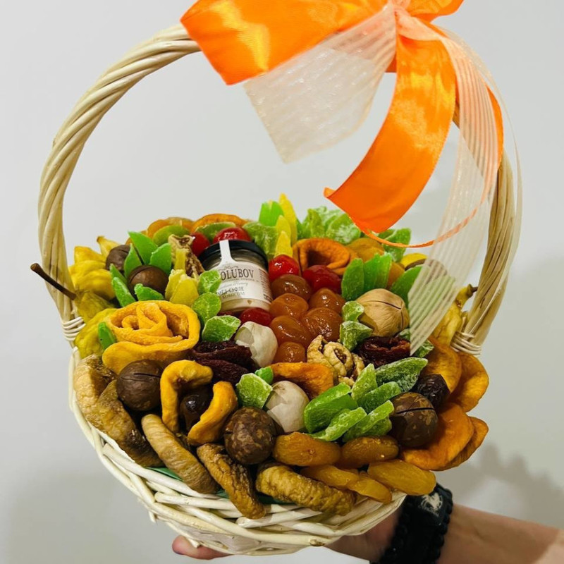 Gift for mom a basket of dried fruits, standart