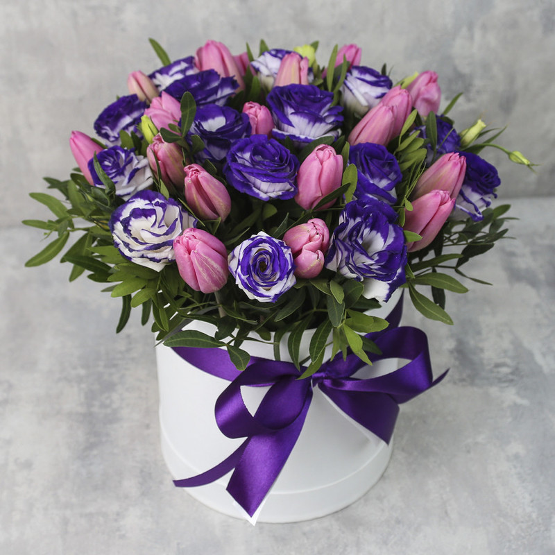 Коробка с тюльпанами «25 розовых тюльпанов с эустомой», стандартный