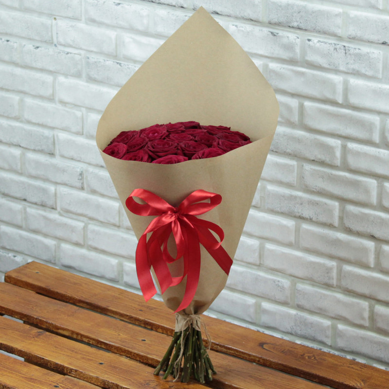 25 red roses in Kraft with a bow 60 cm, standart