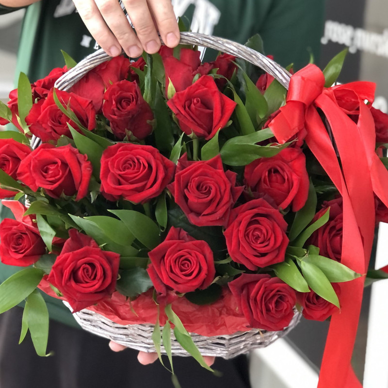 Single basket of red roses 31 pieces, standart