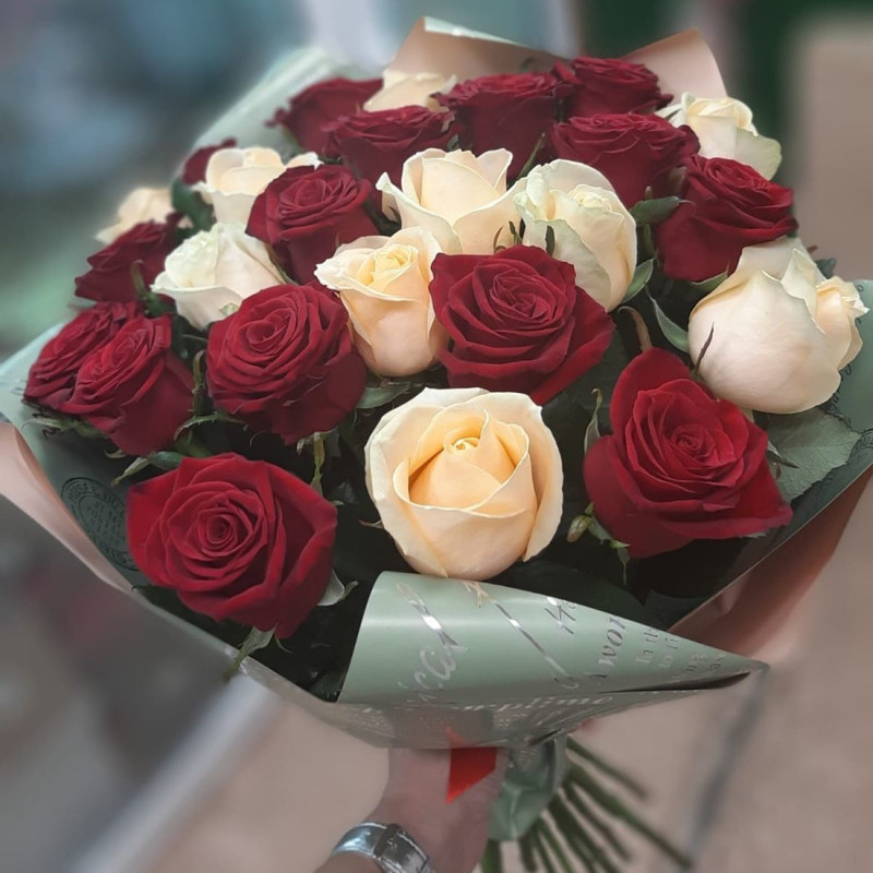 25 cream red roses, standart