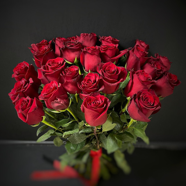 Букет из 25 красных роз (код 49), стандартный