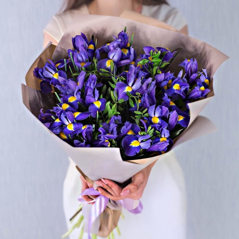 Bouquet of irises, standart