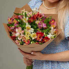 Bouquet of 19 alstroemeria mix in designer decoration 40 cm