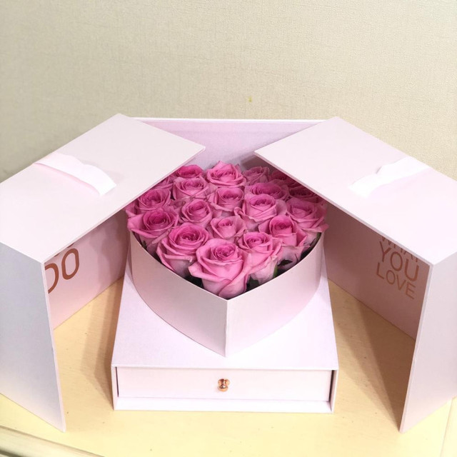 Розы в подарочной коробке, стандартный