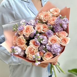 Bouquet of beautiful peony-shaped spray roses and fragrant lilac mattiola Art. 103