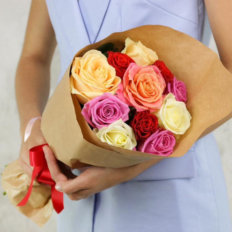 Букет из 11 роз разных цветов, артикул: 333006251, с доставкой в город  Москва (внутри МКАД)