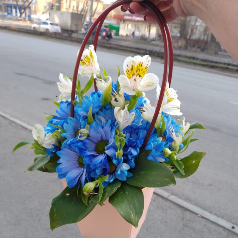Handbag of Spray Chrysanthemums and Alstroemerias, standart