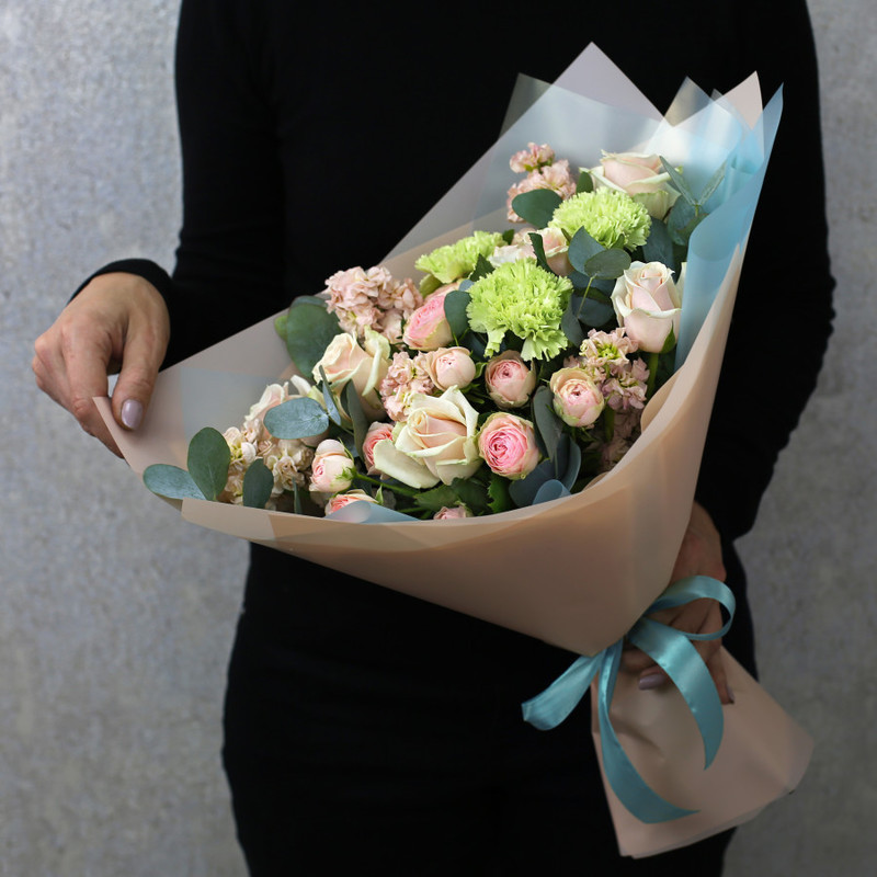 Bouquet of matthiola, roses and carnations "Exciting meeting", standart