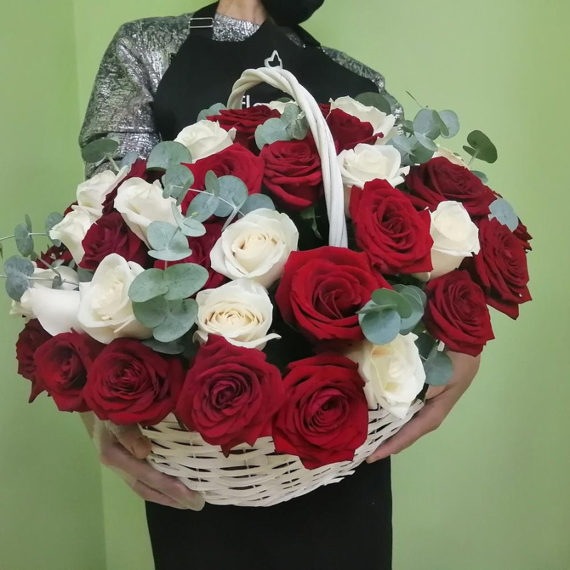 Gift basket of 51 roses, standart
