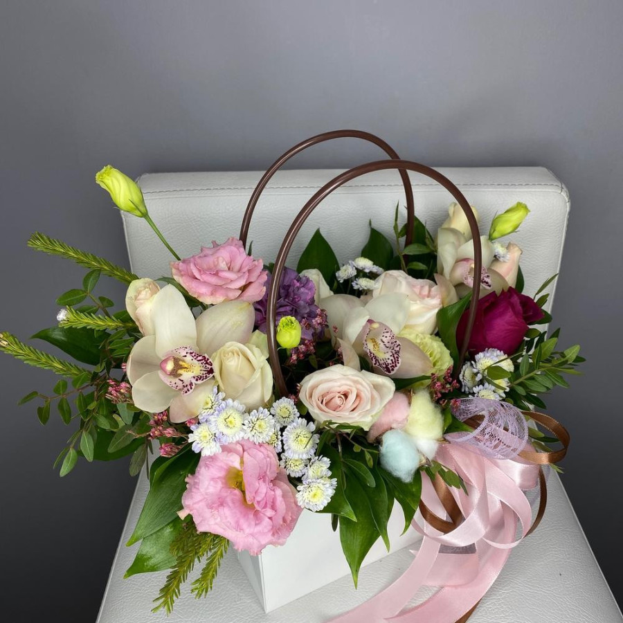 Winter Splendor Arrangement for Delivery in Ukraine - Ukraine Flowers –  Ukraine Gift Delivery