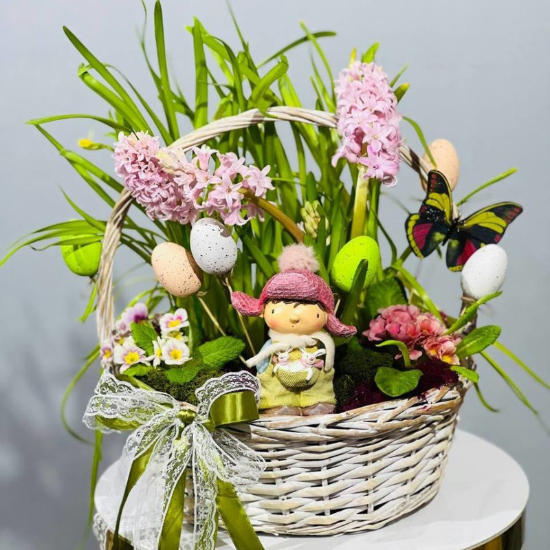 Primroses in a basket Easter bouquet in a basket, standart