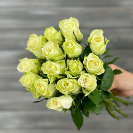 Bouquet of 11 white roses with 40 cm ribbon