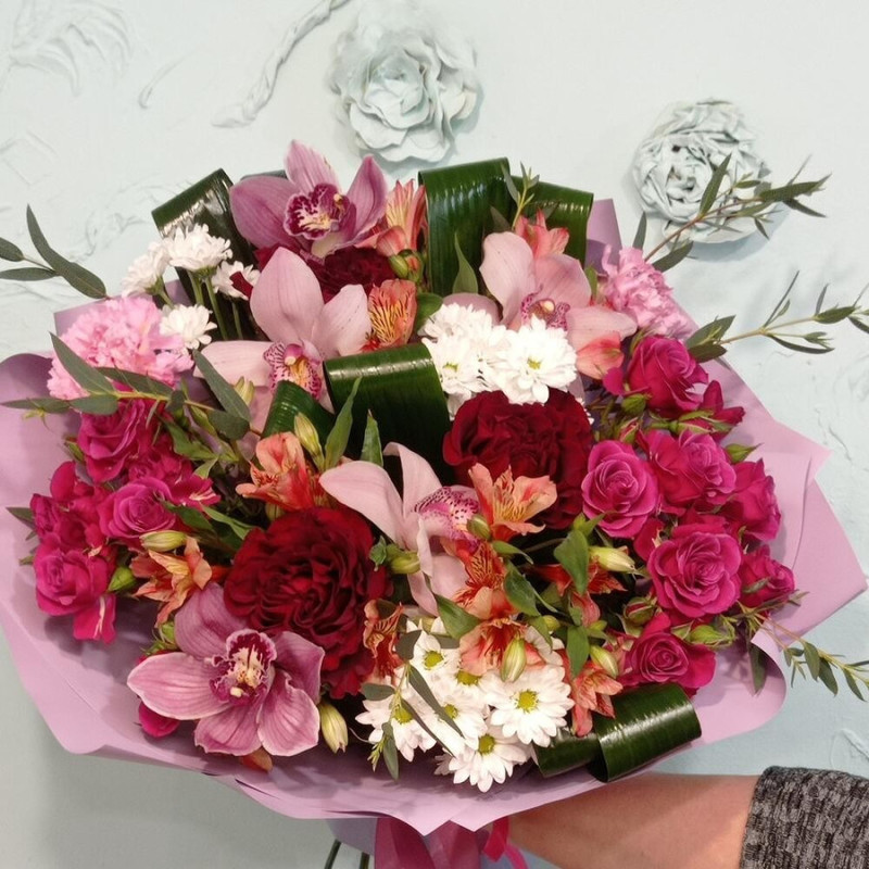 Orchids and roses in a bouquet, standart