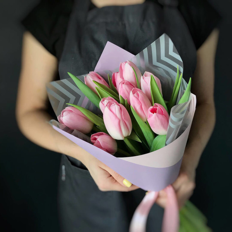 Bouquet of 11 tulips "Pink glasses", standart