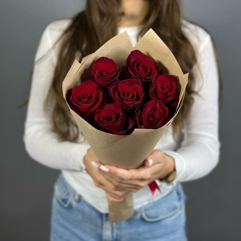 Bouquet of 7 elite burgundy Ecuadorian roses with a large bud in craft 50 cm, standart
