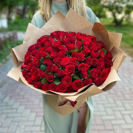 101 красная роза в упаковке (40см)