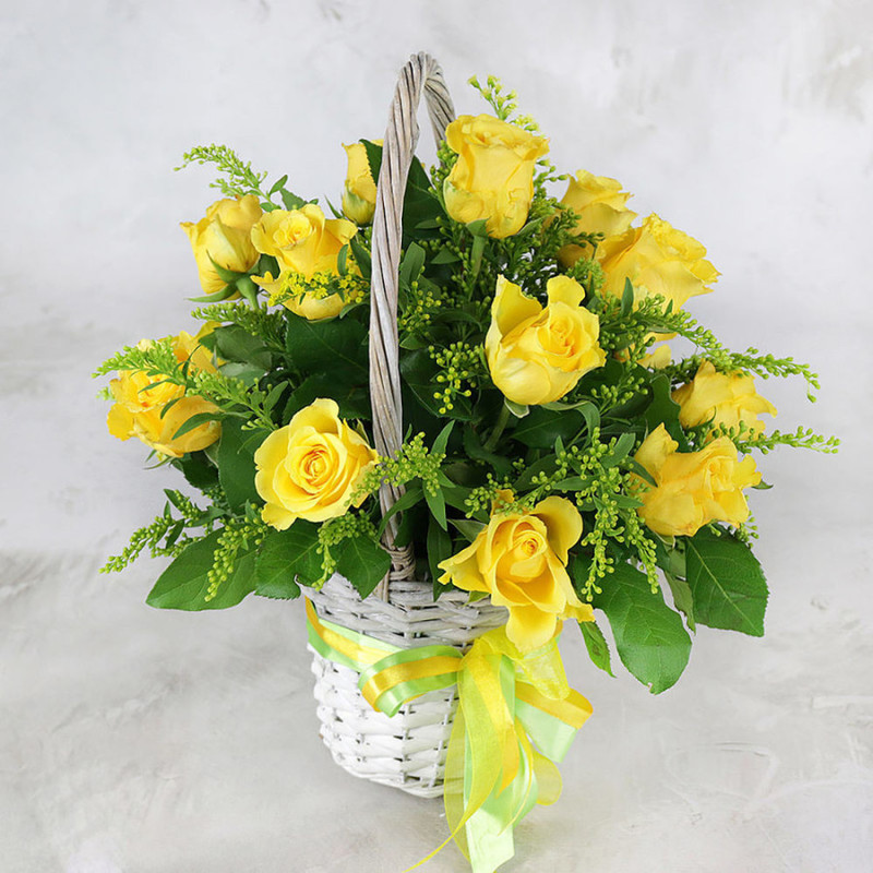 Composition of 15 solidago yellow roses in a basket, standart