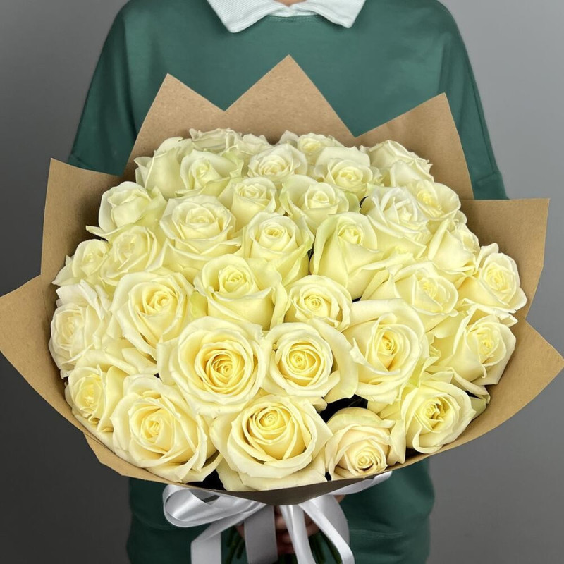 Букет из 35 сливочно-белых роз ALMOND ROSES 50 см, стандартный