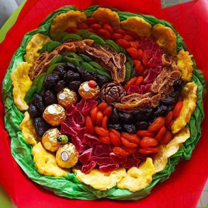 Bouquet of dried fruits with sweets, standart
