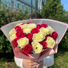 Bouquet of 33 roses 40 cm in assortment