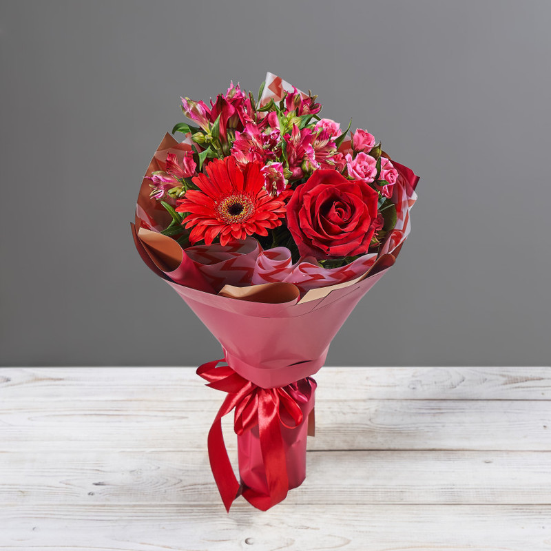 Bouquet with roses, gerberas and alstroemerias, standart
