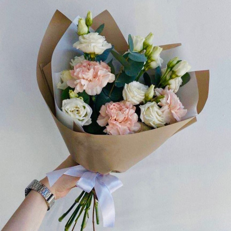 Bouquet of eustoma and cream carnation, standart