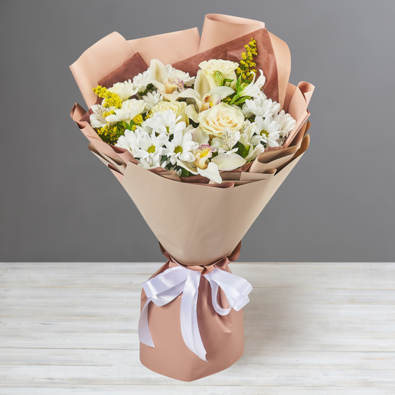 Bouquet of white alstroemerias, chrysanthemums and roses, standart