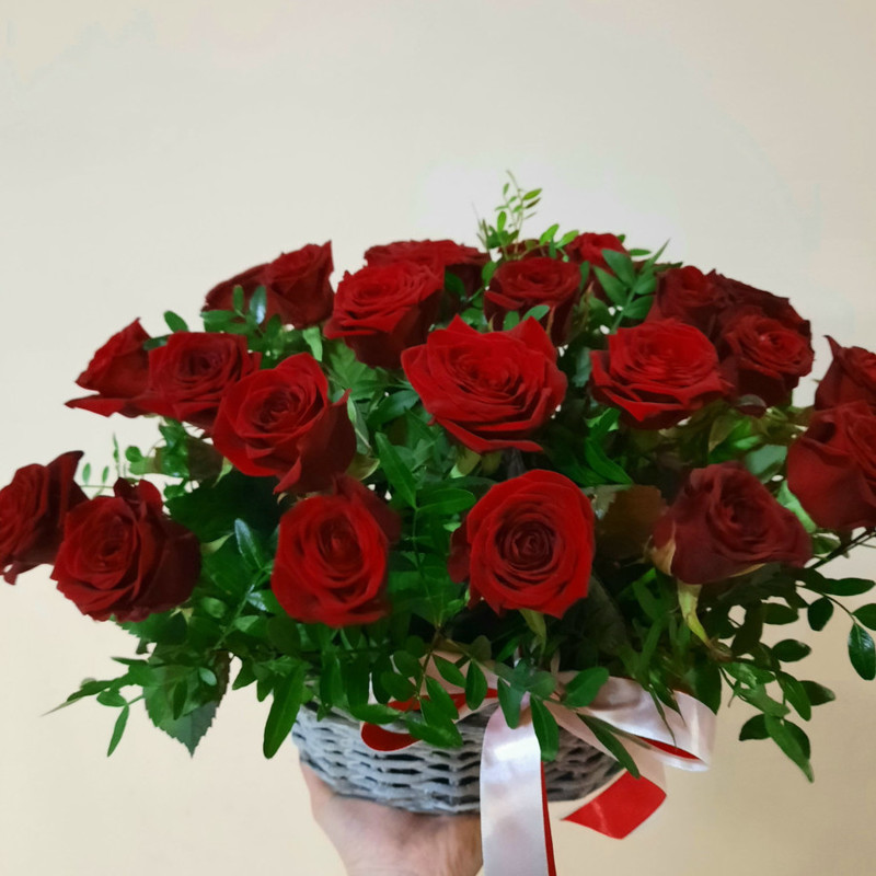 25 roses in a basket, standart