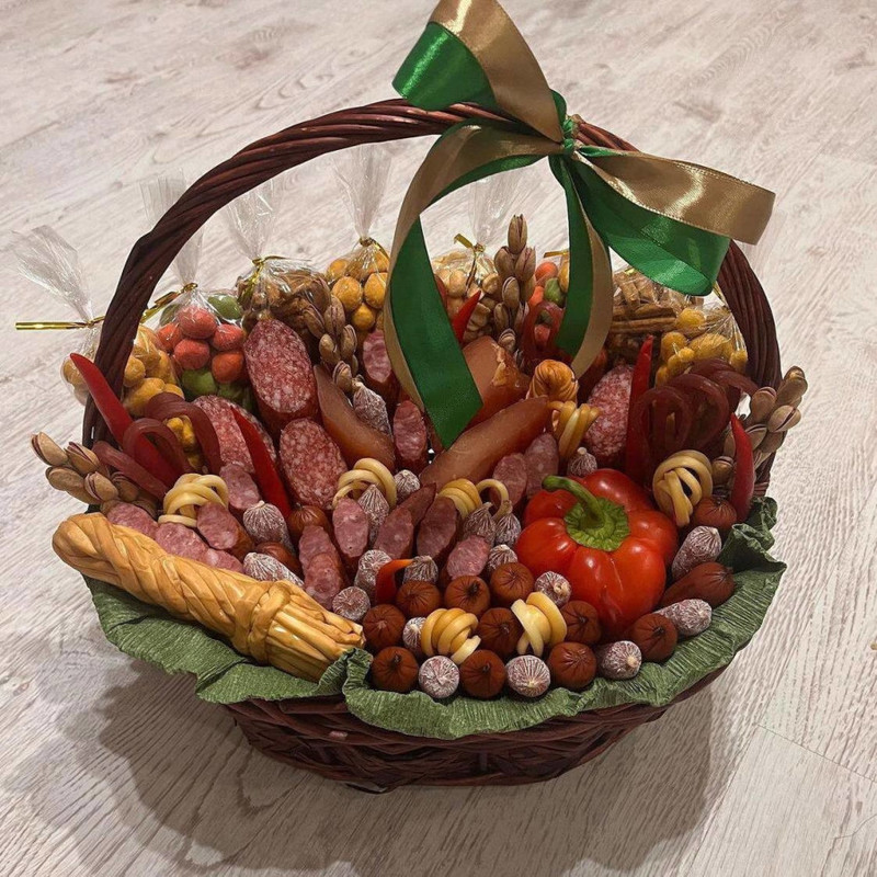 Gift set in a snack basket, standart