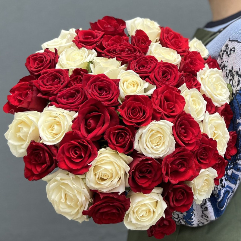 A bunch of red and white roses, standart