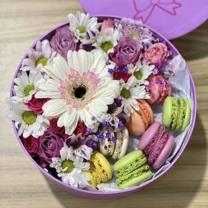 Gift for mom flowers with macaroons, standart