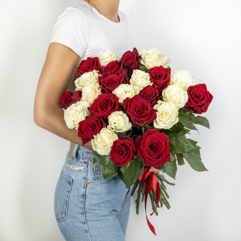 Bouquet of tall red and white roses Ecuador 25 pcs., standart
