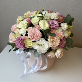 Floral delicate mix in a box
