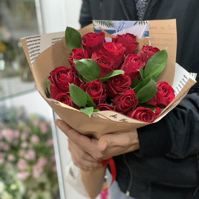 Bouquet of 15 red roses with greenery, standart