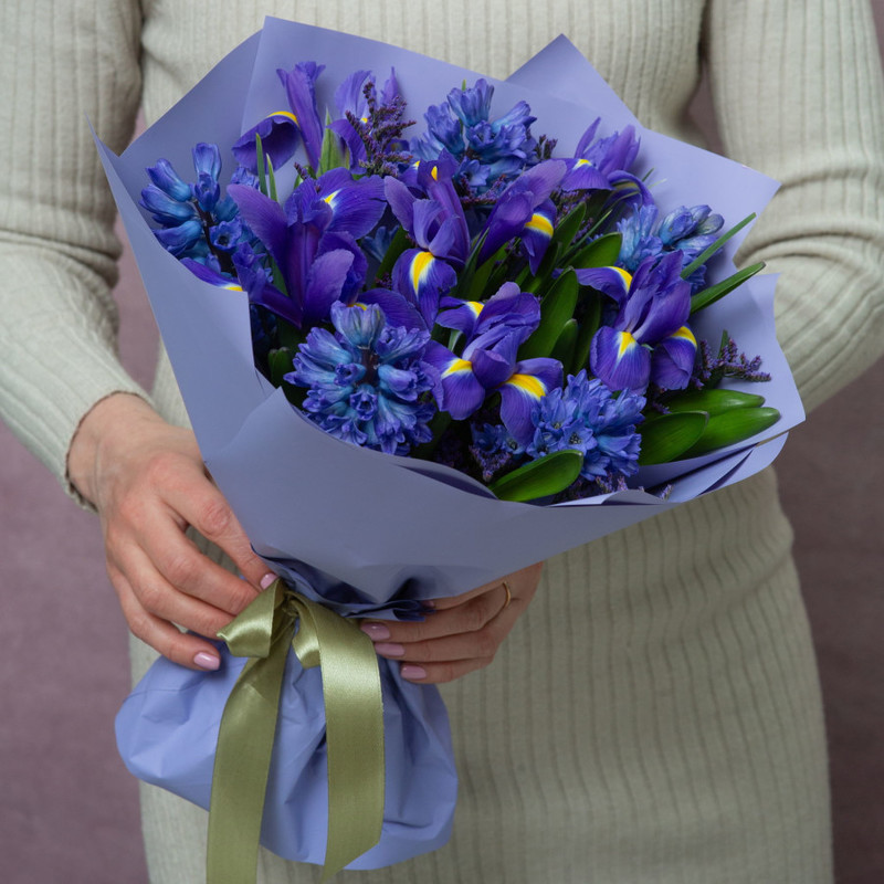 Bouquet of irises and hyacinths, standart