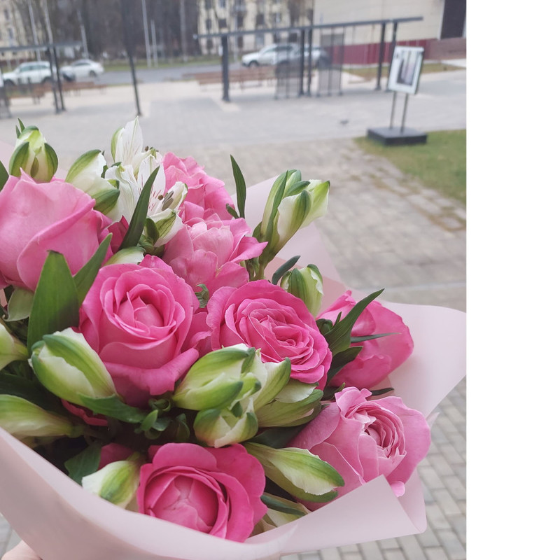 bouquet of pink roses and alstroemeria, standart
