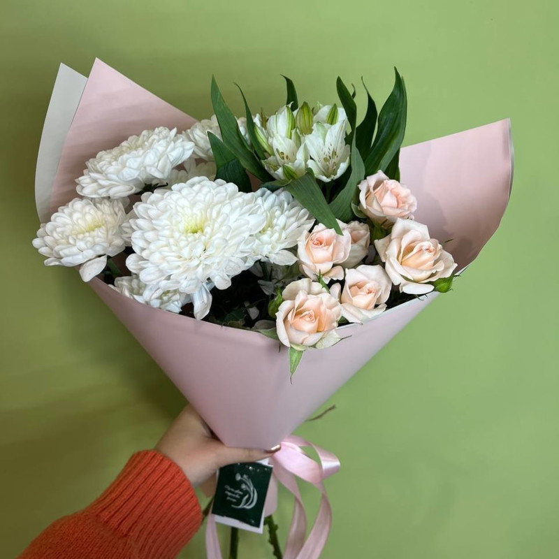 Compliment bouquet with spray roses and chrysanthemum, standart