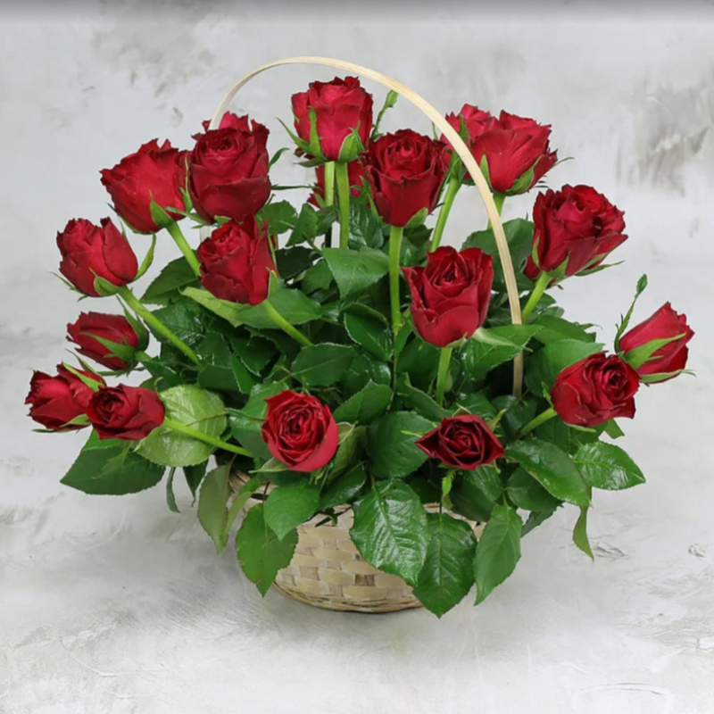 25 red roses 40 cm in a basket, standart