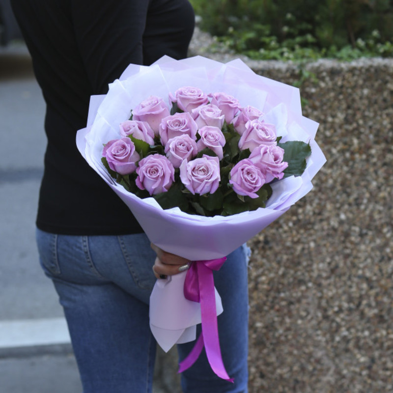Bouquet of 15 purple roses in designer packaging, standart